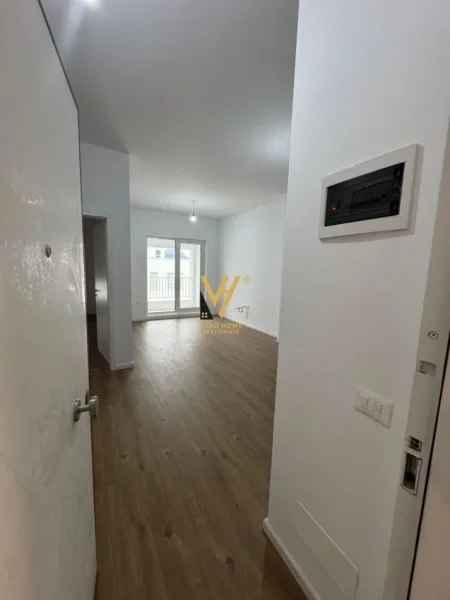 Tirane, jepet me qera apartament 1+1+Ballkon Kati 5, 70 m² 350 € (ALI DEMI)