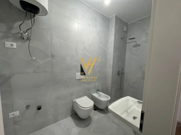 Tirane, jepet me qera apartament 1+1+Ballkon Kati 5, 70 m² 350 € (ALI DEMI)