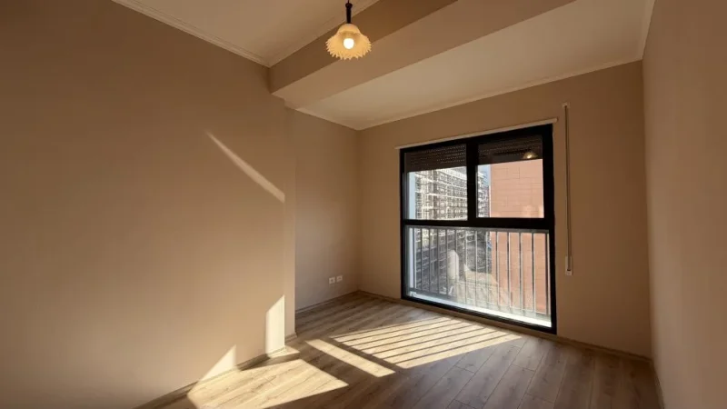 Tirane, jepet me qera apartament 2+1+Ballkon Kati 4, 113 m² 500 € (Rruga Filip Jano)