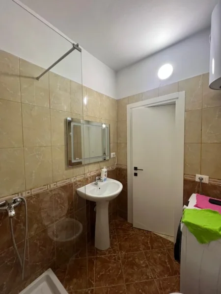 Tirane, jepet me qera apartament 1+1 Kati 2, 77 m² 520 € (unaza e re)