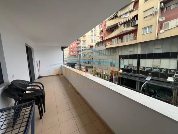 Tirane, jepet me qera apartament 1+1 Kati 2, 77 m² 520 € (unaza e re)