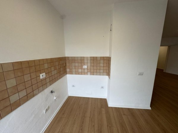 Tirane, jepet me qera ambjent biznesi Kati 9, 128 m² 1.400 € (ish ekspozita)