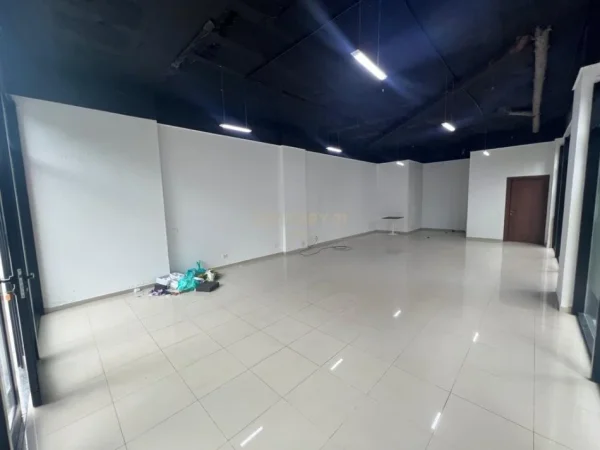 Tirane, jepet me qera ambjent biznesi Kati 0, 81 m² 700 € (Fresk)