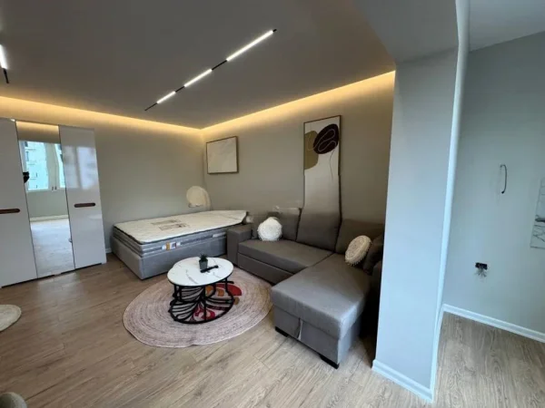 Tirane, jepet me qera apartament 1+1 Kati 4, 40 m² 110.000 € (RRUGA BARRIKADAVE)