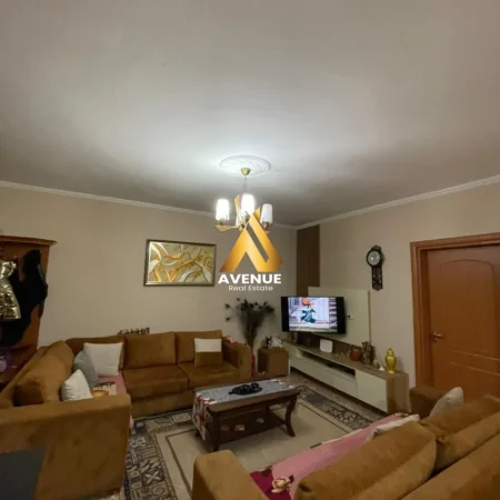 Tirane, shitet apartament 2+1+Ballkon Kati 4, 90 m² 150.000 € (rruga muzaket)
