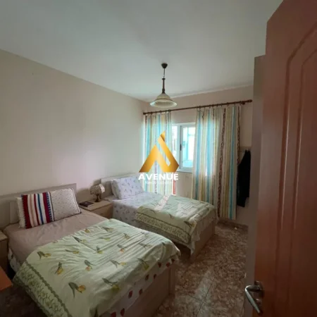 Tirane, shitet apartament 2+1+Ballkon Kati 4, 90 m² 150.000 € (rruga muzaket)