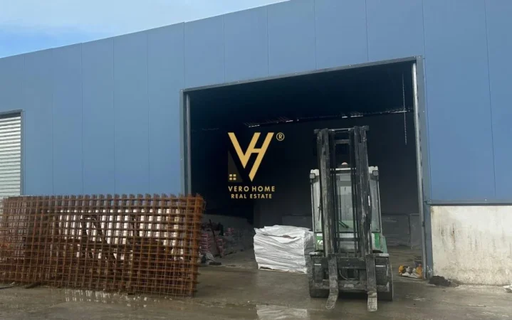 Tirane, jepet me qera magazine Kati 0, 550 m² 2.500 € (VORE)