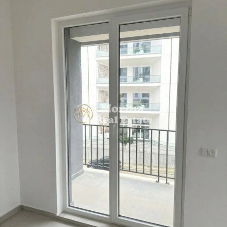 Tirane, jepet me qera apartament 2+1 Kati 2, 86 m² 400 € (Rruga 5 Maji)