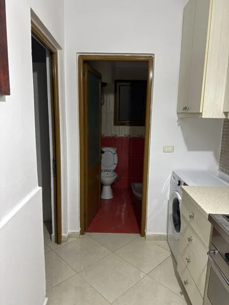 Tirane, jepet me qera apartament 2+1+Ballkon Kati 1, 65 m² 450 € (BAR VENUE XHAMLLIKU)