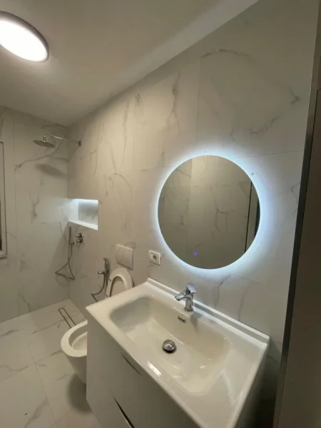 Tirane, jepet me qera apartament 1+1+Ballkon Kati 5, 60 m² 500 € (ZOGU I ZI)