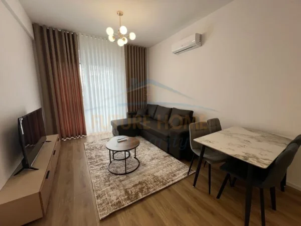 Tirane, jepet me qera apartament 1+1 Kati 3, 54 m² 415 € (FRESKU)