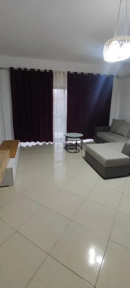 Tirane, jepet me qera apartament 2+1+Ballkon Kati 3, 94 m² 600 € (DON BOSKO)