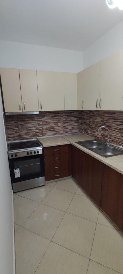 Tirane, jepet me qera apartament 2+1+Ballkon Kati 3, 94 m² 600 € (DON BOSKO)