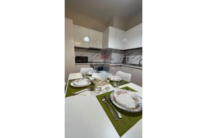 Tirane, jepet me qera apartament 2+1+Ballkon Kati 7, 75 m² 800 € (Rruga Sami Frasheri)