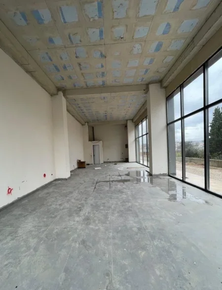 Tirane, jepet me qera dyqan Kati 0, 101 m² 1.000 € (KAMEZ)