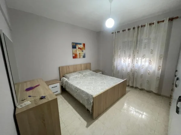 Tirane, jepet me qera apartament 2+1+Aneks+Ballkon Kati 4, 90 m² 680 € (jordan misja)