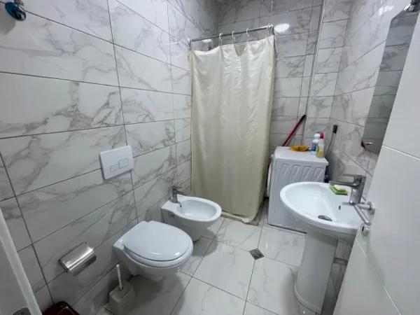 Tirane, jepet me qera apartament 1+1+Ballkon Kati 7, 55 m² 550 € (Fakulteti i mjeksise)