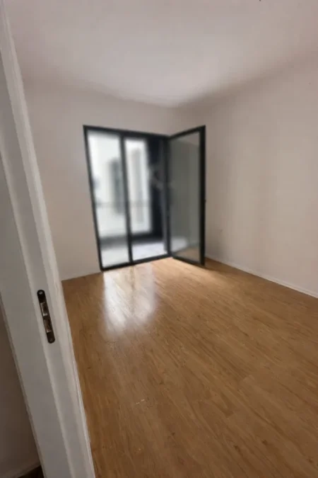 Tirane, jepet me qera zyre Kati 1, 68 m² 550 € 