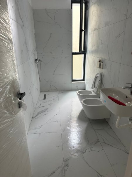 Tirane, jepet me qera zyre Kati 1, 68 m² 550 € 