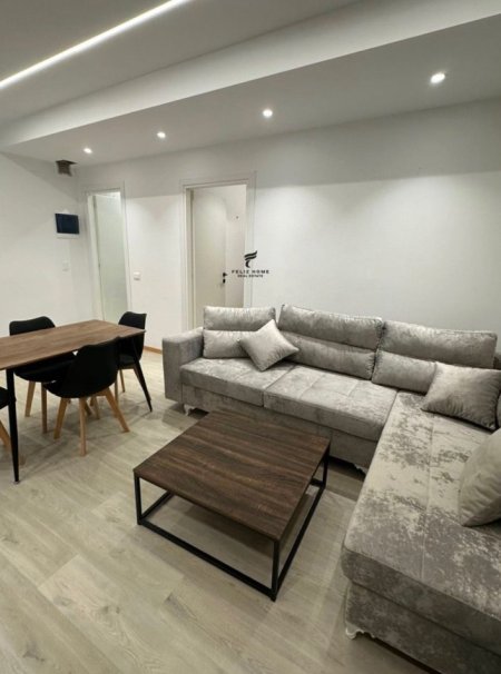Tirane, jepet me qera apartament 1+1 Kati 1, 60 m² 650 € (ZOGU ZI)