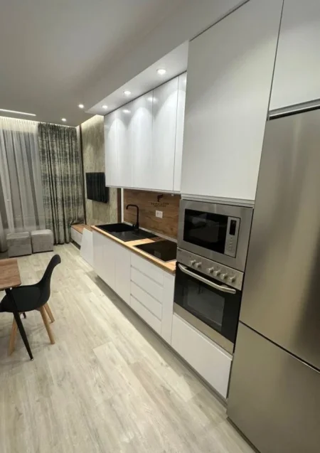 Tirane, jepet me qera apartament 1+1 Kati 1, 60 m² 650 € (ZOGU ZI)