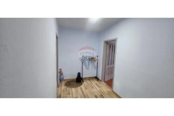 Tirane, jepet me qera zyre , 65 m² 550 € (Ne fillim te rruges Ali Demi)