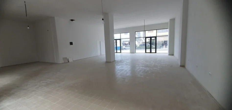 Tirane, jepet me qera ambjent biznesi Kati 0, 220 m² 2.600 € (SHKOZE)