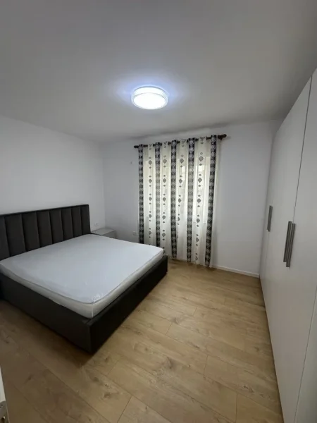 Tirane, jepet me qera apartament 2+1+Ballkon Kati 4, 75 m² 650 € (Hasan Ceka)