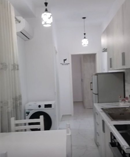 Tirane, jepet me qera apartament 1+1 Kati 3, 50 m² 350 € (ALI DEMI)