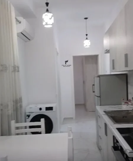 Tirane, jepet me qera apartament 1+1 Kati 3, 50 m² 350 € (ALI DEMI)
