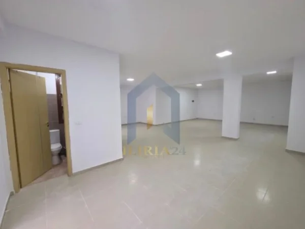 Super Mundesi Investimi !!! Shitet ambient biznesi , pranë Kopshtit Botanik