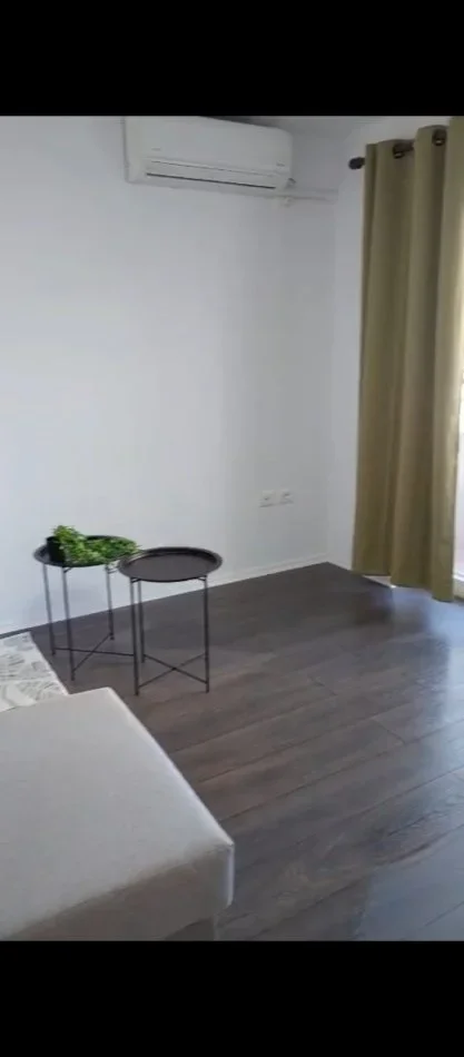 JEPET ME QIRA APARTAMENT 1+1 TEK RRUGA BARDHYL  AFER ME BRRYLIN ,  500 €URO