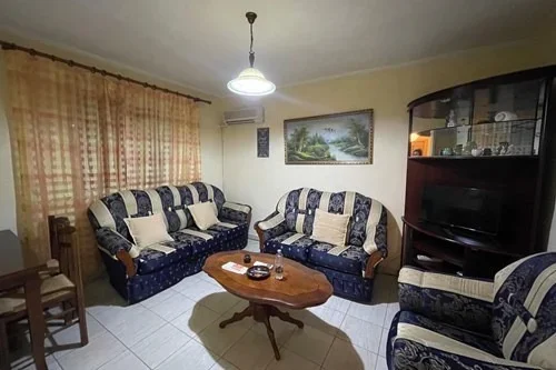 Tirane, jepet me qera apartament 1+1 Kati 5, 50 m² 450 € (Rruga Ali Demi)