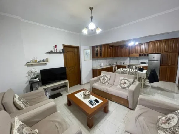 Tirane, jepet me qera apartament 2+1+Aneks+Ballkon Kati 4, 90 m² 680 € (rruga don bosko)