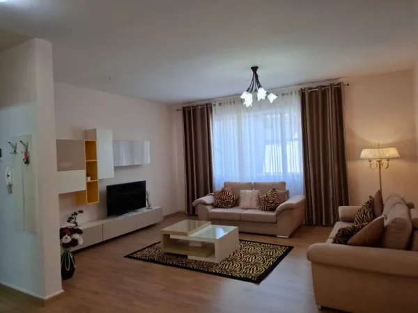 Tirane, jepet me qera apartament 2+1+Ballkon Kati 3, 120 m² 850 € (LIQENI ARTIFICIAL)