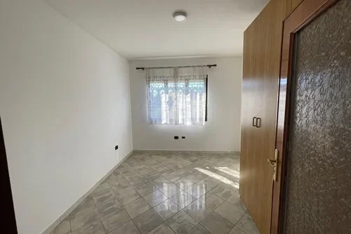 jepet me qera apartament 3+1+Ballkon , 150 m² 550 € (Rruga Budi)