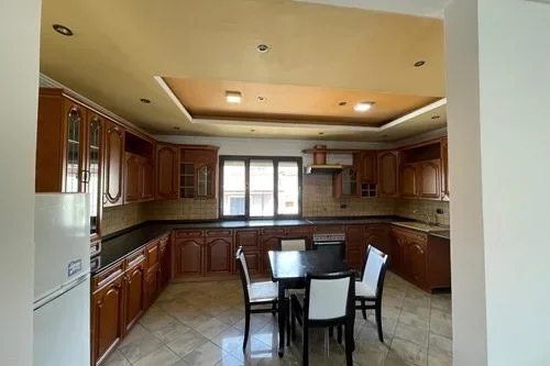 jepet me qera apartament 3+1+Ballkon , 150 m² 550 € (Rruga Budi)