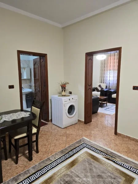 Tirane, jepet me qera apartament 1+1+Ballkon Kati 1, 60 m² 450 € (JORDAN MISJA)