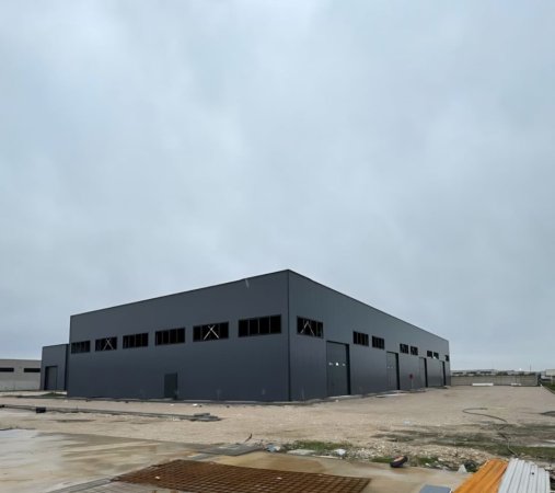 Durres, jepet me qera magazine Kati 0, 1.870 m² 4.150 € (Fllake)