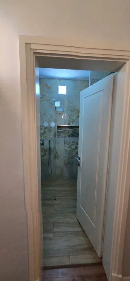 Tirane, jepet me qera apartament 3+1+Ballkon Kati 2, 118 m² 1.000 € (KODRA E DIELLIT)