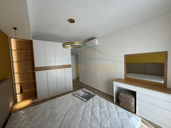 Tirane, jepet me qera apartament 2+1+2+PARKIM  Kati 5, 102 m² 900 € (BULEVARDI I RI)