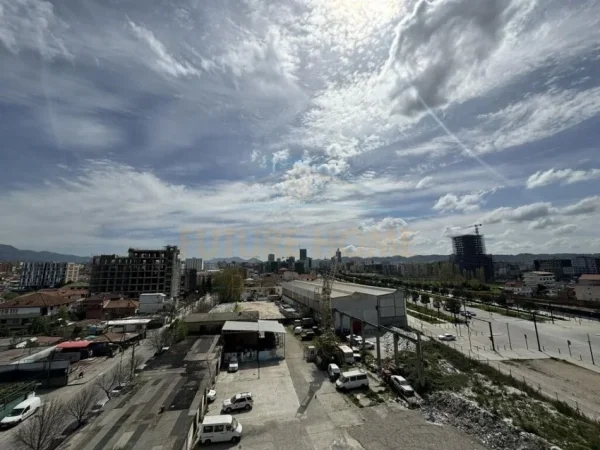 Tirane, jepet me qera apartament 2+1+2+PARKIM  Kati 5, 102 m² 900 € (BULEVARDI I RI)