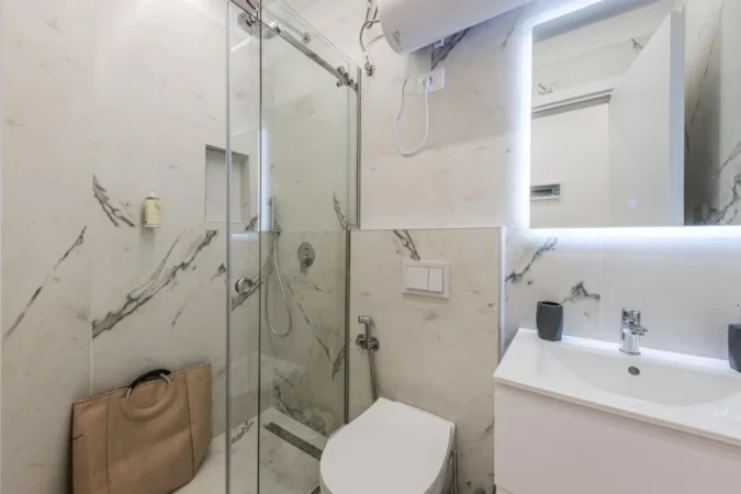 Tirane, jepet me qera apartament 1+1 Kati 4, 58 m² 700 € 