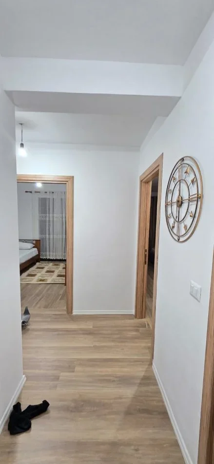 Tirane, jepet me qera apartament 2+1 Kati 2, 450 € (5 Maji)