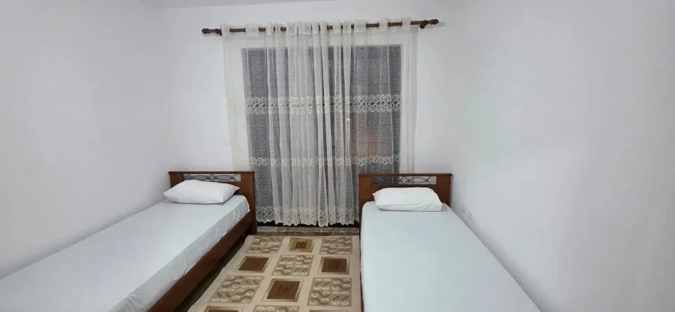 Tirane, jepet me qera apartament 2+1 Kati 2, 450 € (5 Maji)