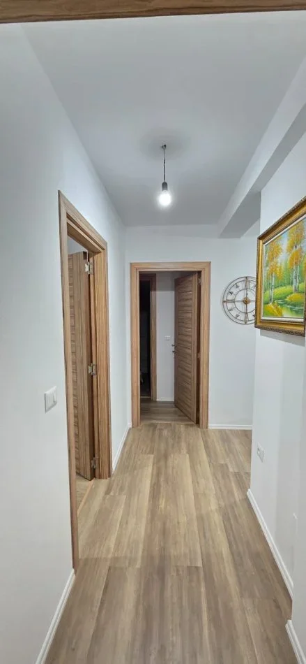 Tirane, jepet me qera apartament 2+1 Kati 2, 450 € (5 Maji)
