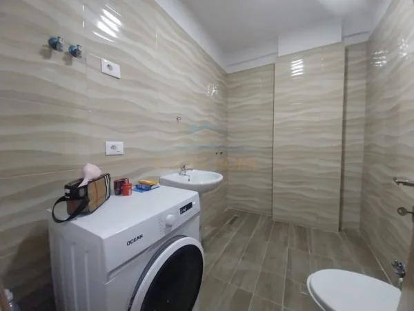 Tirane, jepet me qera apartament 2+1+2+PARKIM  Kati 2, 115 m² 600 € (Rruga 5 Maji)