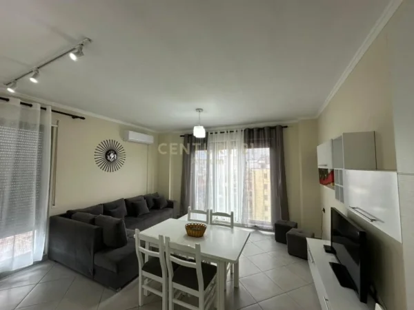 Tirane, jepet me qera apartament 1+1 Kati 7, 50 m² 550 € (QSUT)