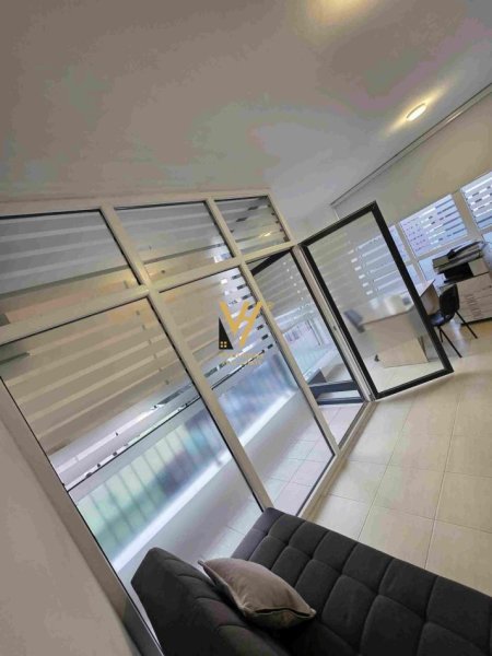 Tirane, jepet me qera zyre Kati 3, 65 m² 500 € (BULEVARDI I RI)