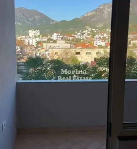Tirane, jepet me qera apartament 1+1+Ballkon Kati 2, 65 m² 350 € (Kinostudio)